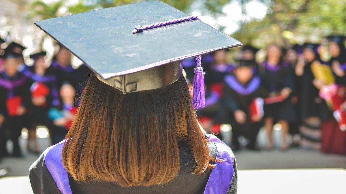 ¿Cómo saber si un título universitario tiene validez oficial?