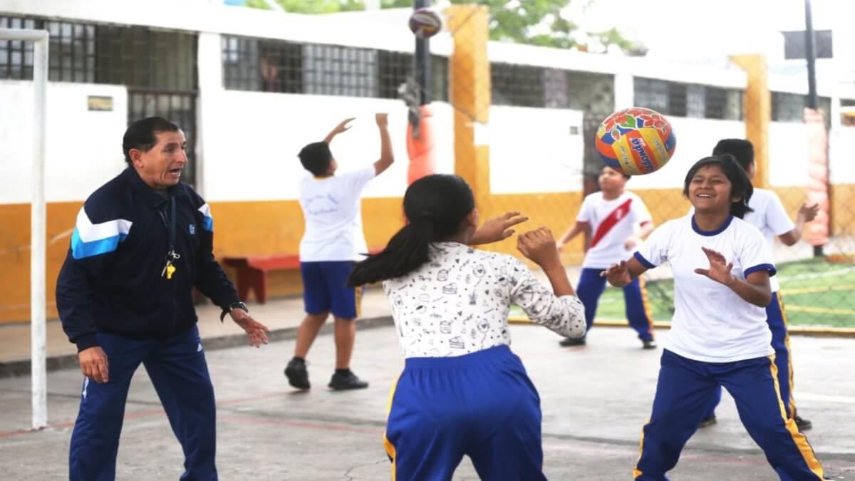 ¿Cuánto gana un profesor en educación física en Paraguay?